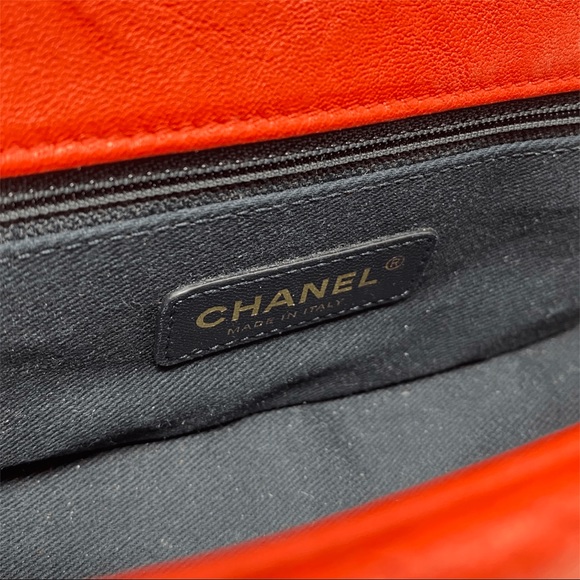 Chanel Wrinkled Lambskin Chevron Flap Red - Picture 13 of 13